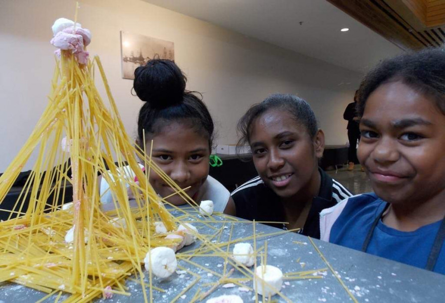 Students take part in Fale Pasifikas STEM Workshop. Photo Susan Botting